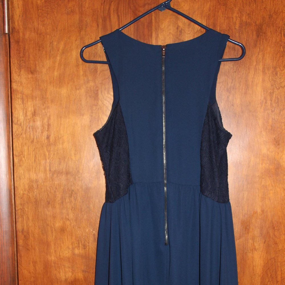 Dress - Picture 3 of 4